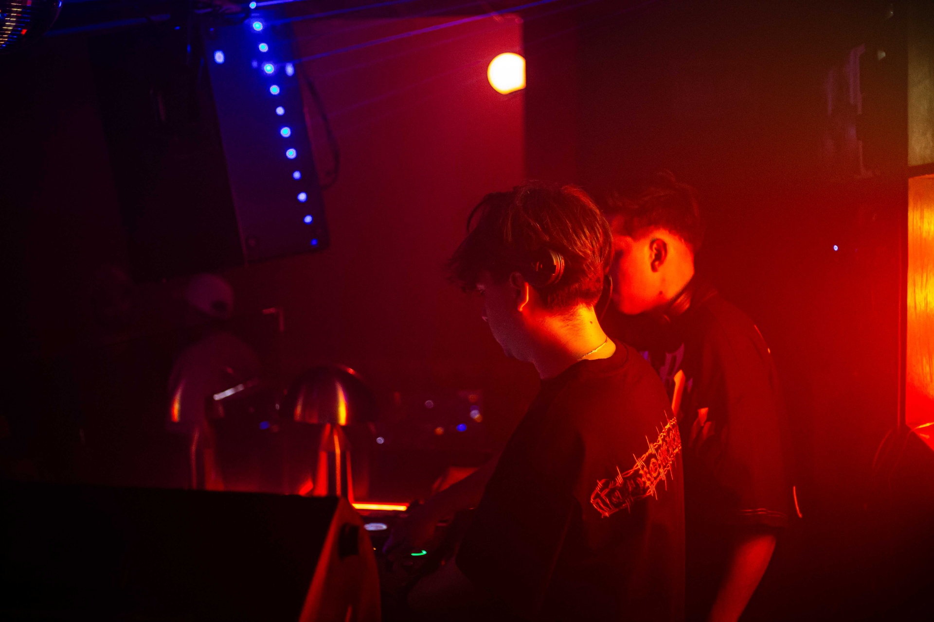 DJs en cabina Tölm